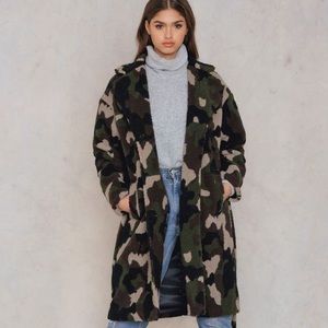NA-KD oversize teddy camo coat